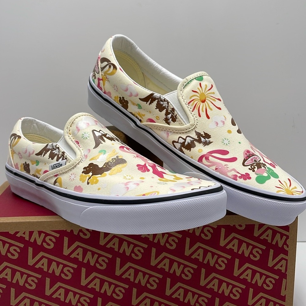 Vans Men’s Classic Slip-On Get Outdoors Classic White 
VN000BVZFRL
Sneakers - Picture 13 of 16